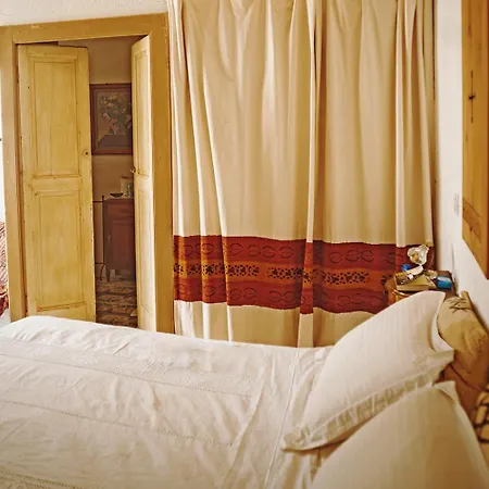 Guest house Li Curti, Con Piscina! *